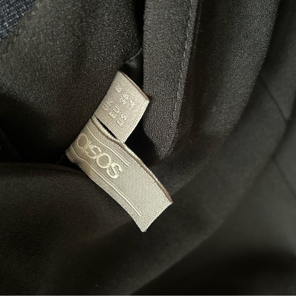 Elegant Black Jumpsuit - Picture 3 of 4